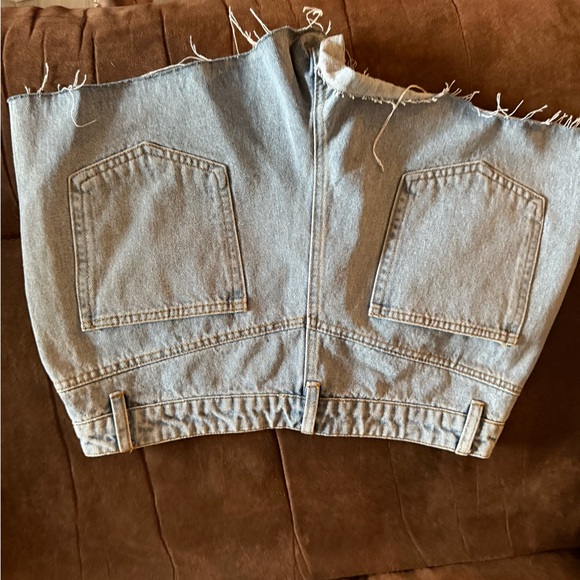 Cloud Ten Jean shorts. Crystal embellishments. NWT. Super cute! Size medium - Picture 4 of 14